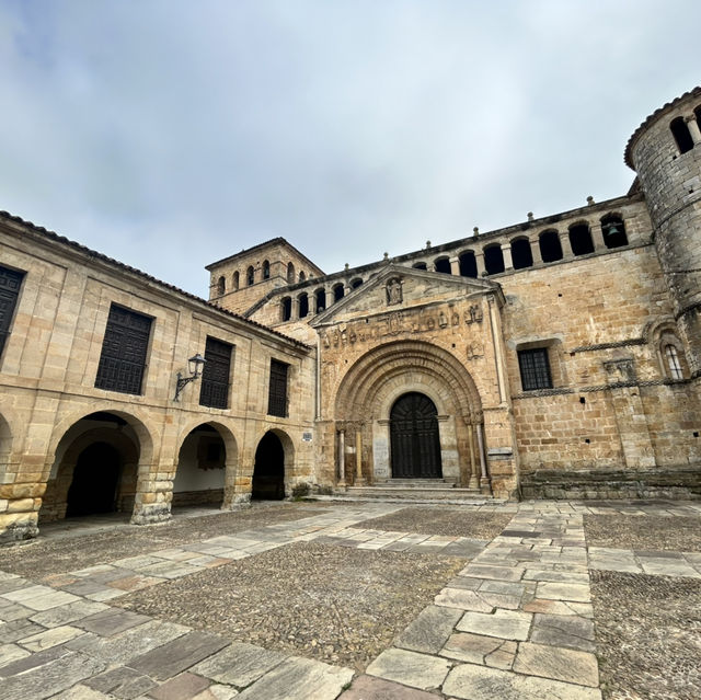 Santillana del Mar: the village of the 3 lies