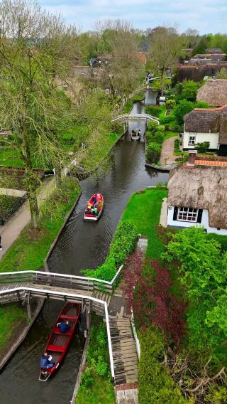 🚤 Giethoorn: The Village That Glides on Water and Whispers Peace 🌿🇳🇱