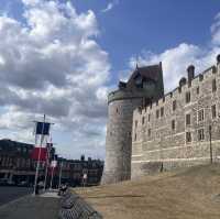 Windsor Walk: A Royal Stroll Through History & Charm