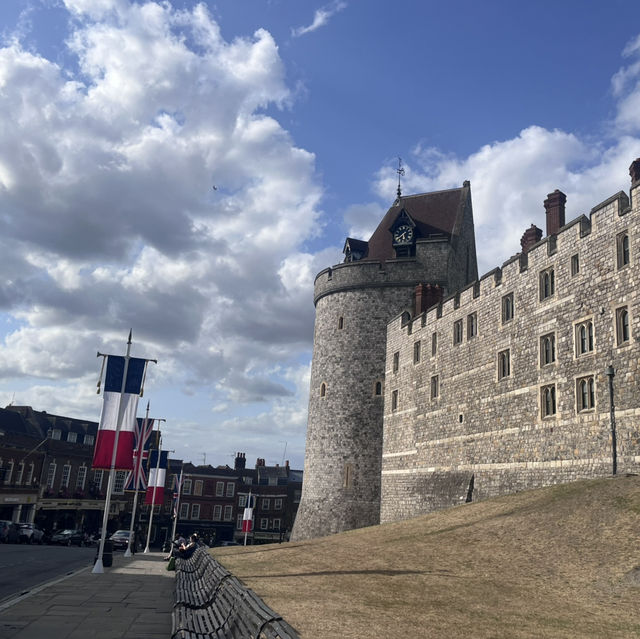 Windsor Walk: A Royal Stroll Through History & Charm