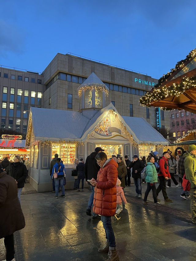 🎄✨ Essen Weihnachtsmarkt – A Dazzling Festival of Lights and Cultures 🕯️🌍  