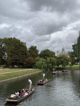 🏛️ Cambridge: A Day Among Dreaming Spires and Timeless Traditions