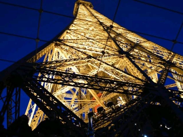 🎃 Spooky Nights Under the Iron Lady: Halloween at the Eiffel Tower 2025! 🗼👻