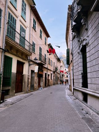 Sóller Smiles: Discover the Heart of Mallorca Through Its People 🇪🇸