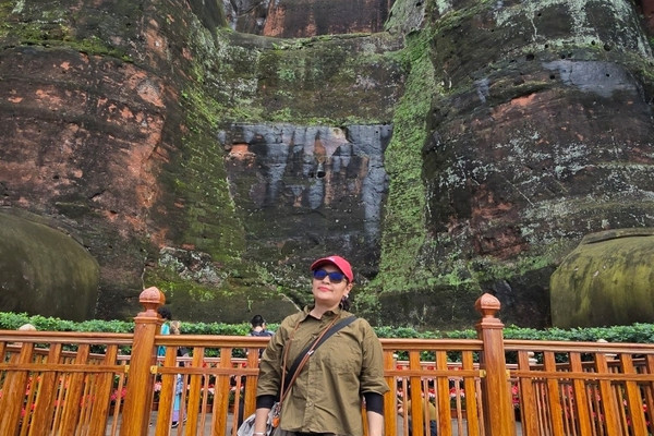 Leshan R. Jackson My Experience visiting the Les | Trip.com Leshan