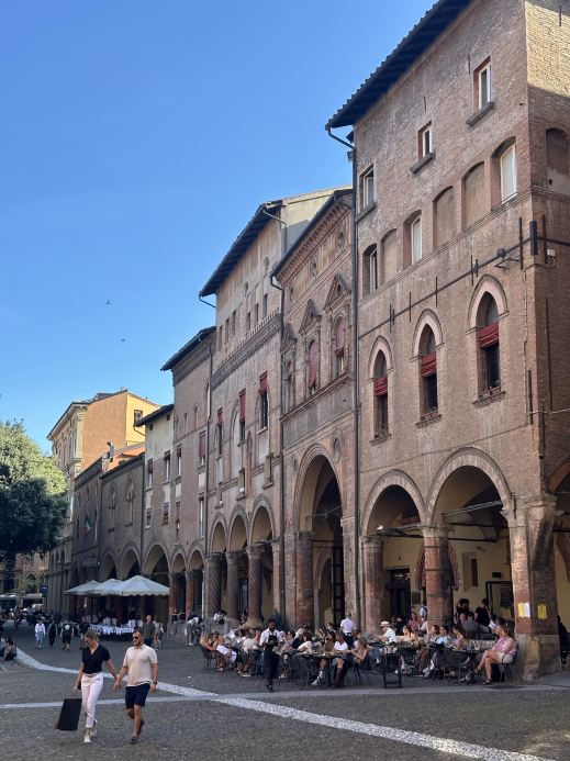 🇮🇹 Emilia-Romagna: триколор, Ferrari и гастрономическая столица Италии