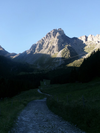 [Tour du Mont Blanc | Day 2] Conquering the High Pass! A Grueling but Glorious Trek to Col des Fours (2,665m).