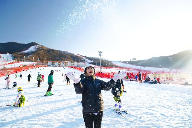 前往一流的照金國際滑雪場體驗冰雪魅力