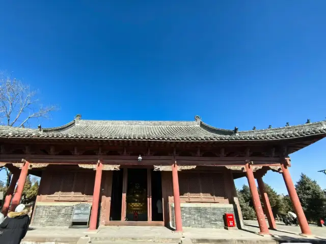 Checking in at the Fengguo Temple