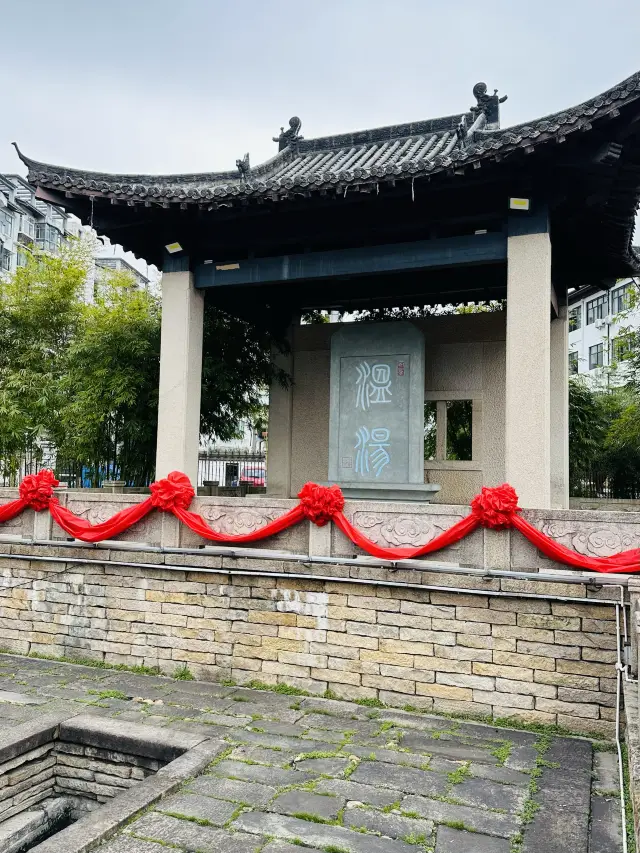 Yichun Wentang, a town famous for its hot springs