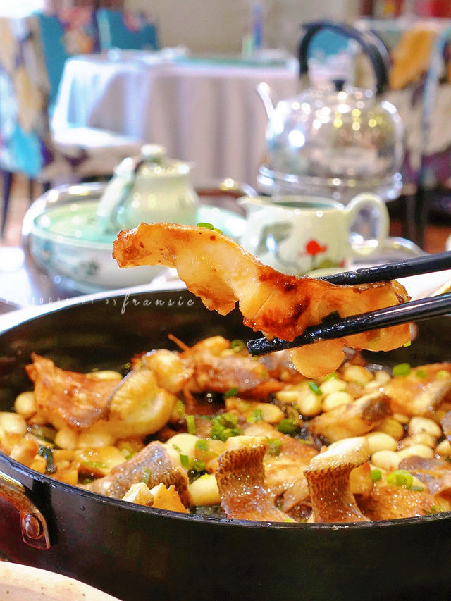 In Guangzhou! With an average of 70+ per person, one can enjoy authentic clay pot rice in the affluent district.