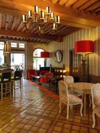 Beaune Bliss: Le Cep Hotel's Cozy Charm 🏨✨