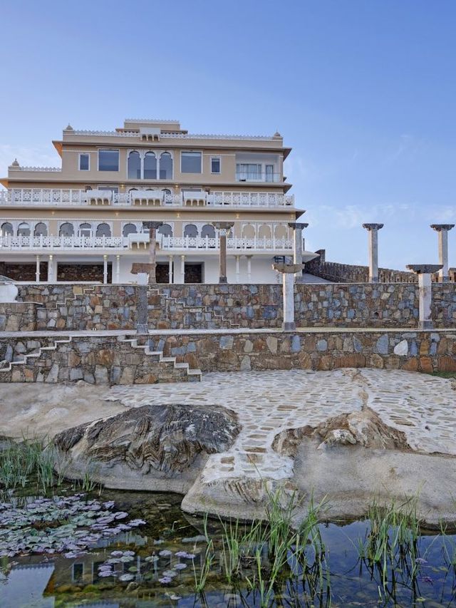 🌟 Rajasthan Retreats: Unwind at Fateh Safari Suites! 🐫✨