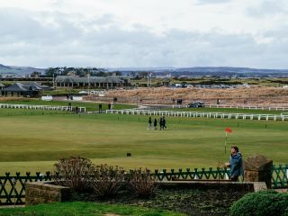 高爾夫的發源地：聖安德魯斯高爾夫球場的傳奇與魅力 ⛳