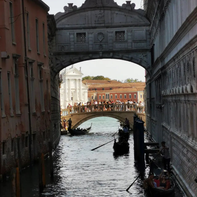 Bridge of sighs Italy 