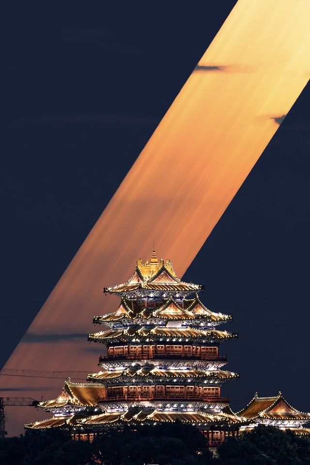 不會只有我拍到了今年的閱江樓懸月吧~。