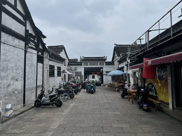 探訪楓涇古鎮：水鄉詩意與細雨交織的慢時光。
