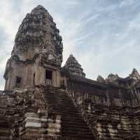 “Sunrise Magic: Exploring the Wonders of Angkor Wat”
