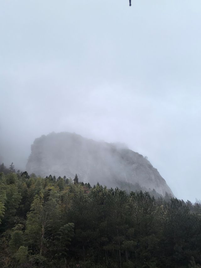 白岩山上白岩寺，立春時節春雨盛