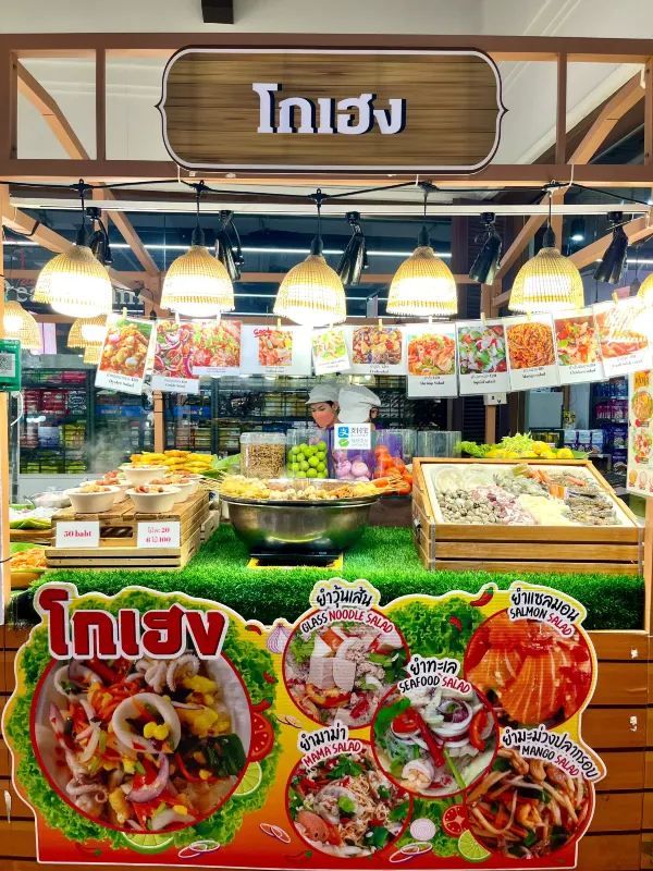 Explore the Must-Try Eats at Icon Siam's Floating Market!