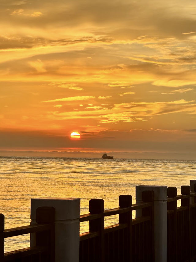 夕陽下的港灣詩篇：渔人码头的浪漫邂逅