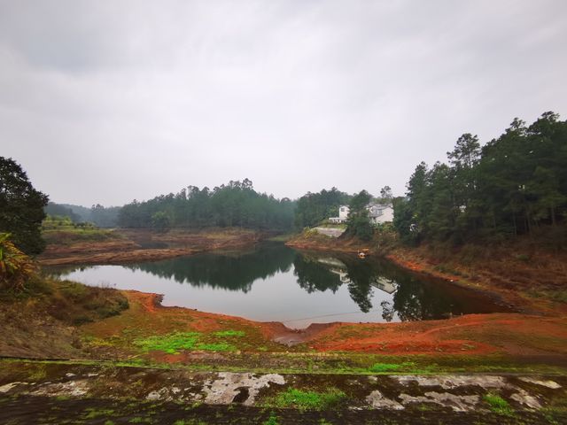 穿越自貢丹霞地貌（尖山、穿山洞、農團、飛龍峽）