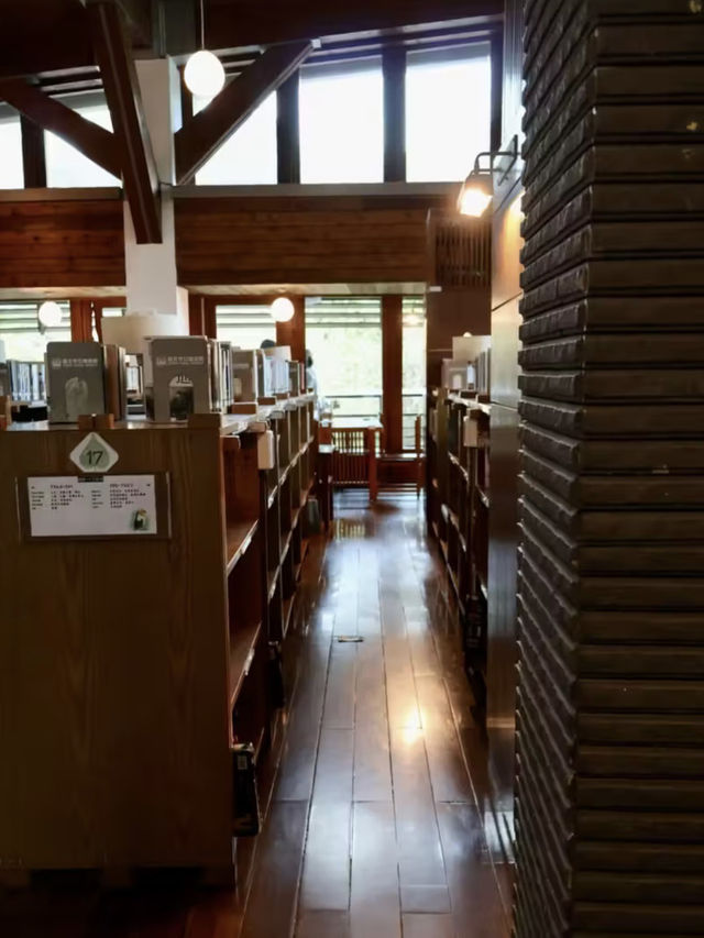 綠意書捨：在北投圖書館尋覓靜謐之美