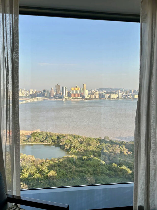 現代極簡中的靜謐藍海