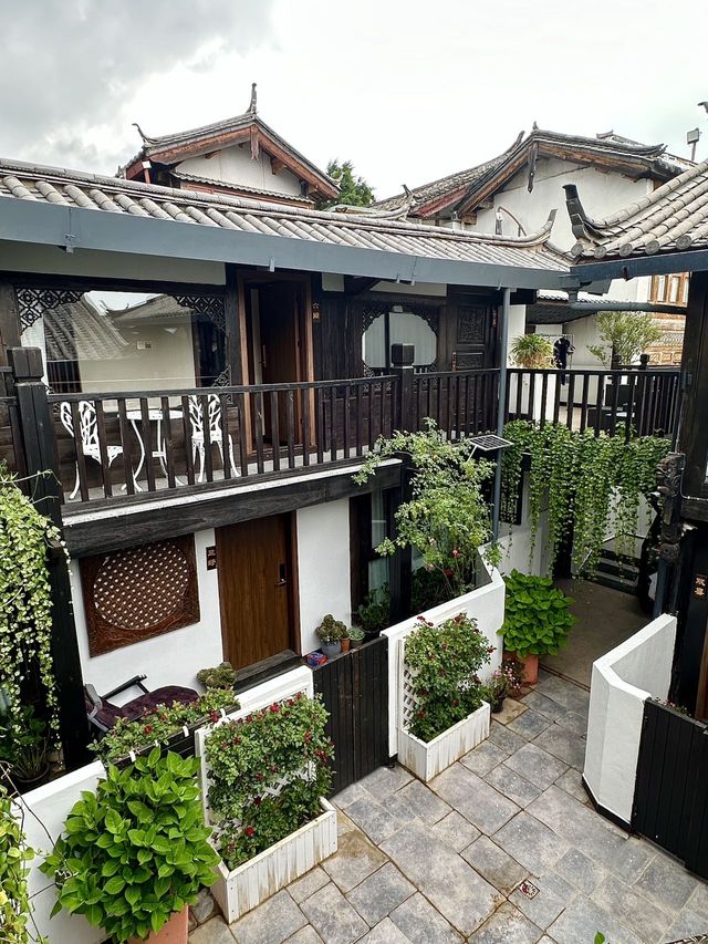 住進麗江古城嘅一個納西小院兒