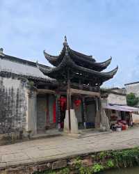 這裡有秋天的紅黃，有春天的綠，夏天的清涼，冬季的瑩白～
