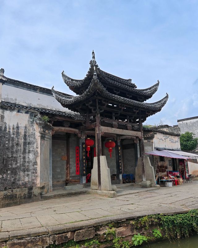 這裡有秋天的紅黃，有春天的綠，夏天的清涼，冬季的瑩白～