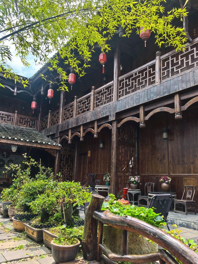 在芙蓉鎮的懸園民宿，感受湘西的詩意
