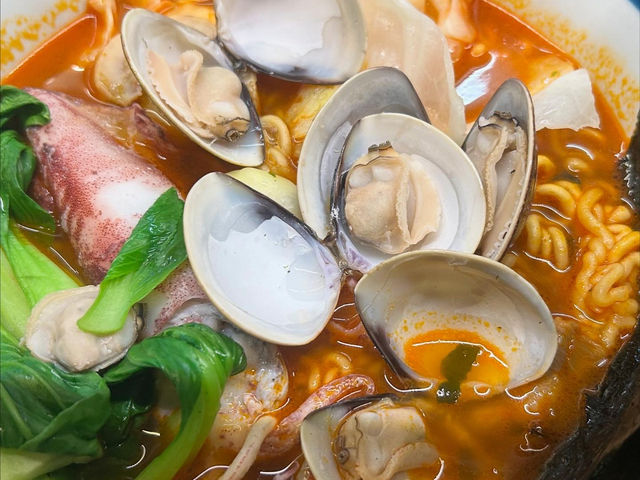 🌊 八斗子望海巷 × 小李子海鮮麵｜奢華版泡麵的極致體驗