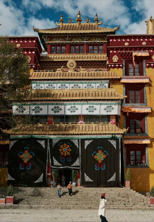 理塘千戶藏寨：在天空之城尋找丁真的世界