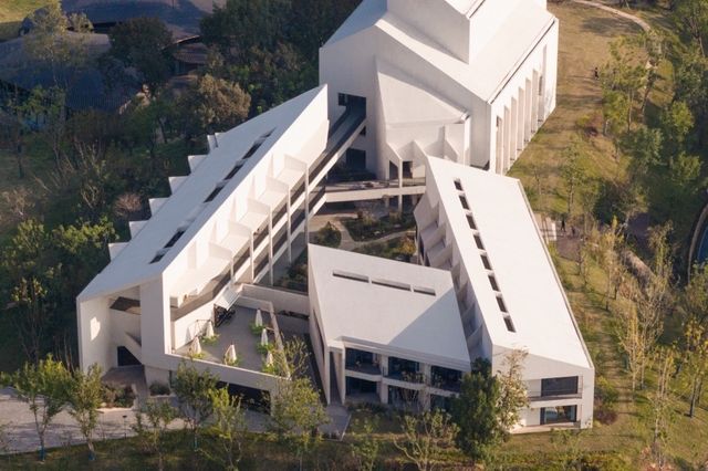 凱州山谷裡的白色音符!德陽中央音樂谷小眾出片指南 必須打卡理由: 成都1h直達!混凝土 凱州山谷裡的白色音符!德陽中央音樂谷小眾出片指南 必須打卡理由: 成都1h直達!混凝土