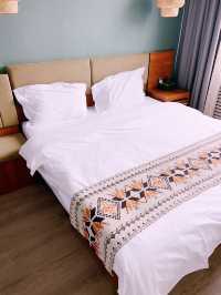 【加油站旁寶藏店！免費停車+人均60爽住】