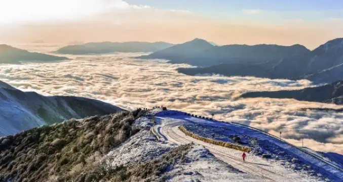 The stunning scenery of Shenmulei and Dawagengzha in Ya'an begins in early winter