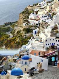 走在伊亞街道，連影子都染上了愛琴海的溫柔