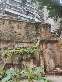 居民樓下的唐代千手觀音