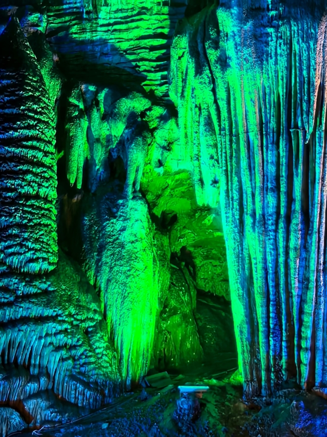 鐘乳石林——九龍洞奇幻溶洞燈光秀｜Trip.com 銅仁
