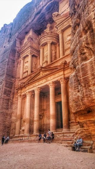 เรื่องราวของอาลีบาบาและโจรทั้งสี่สิบคนเกิดขึ้นในเมืองเพตรา เมืองโบราณอันโด่งดังของประเทศจอร์แดน