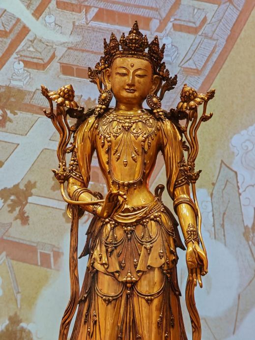 瞿昙寺の銅鍍金菩薩像 | Trip.com 海東