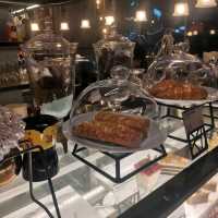 The hub bar & deli