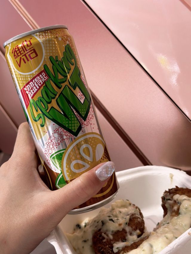 《只 想 食 雞 翼》