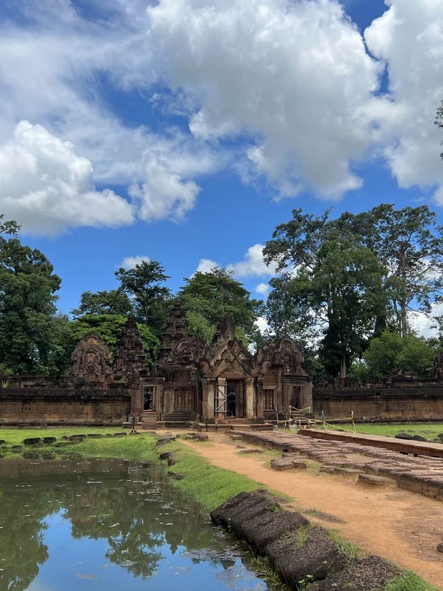 ปราสาทหินสีชมพู วิจิตรงดงาม เก่าแก่กว่าพันปี