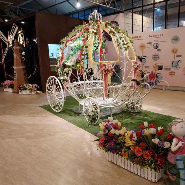 礁溪金車蘭花公園｜與動植物近距離親近🧡慵懶水豚君、愛抓癢大嘴鳥