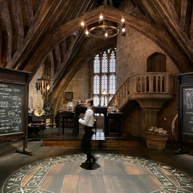 ホグワーツの授業を体験　魔法薬学、攻撃魔法、図書館も