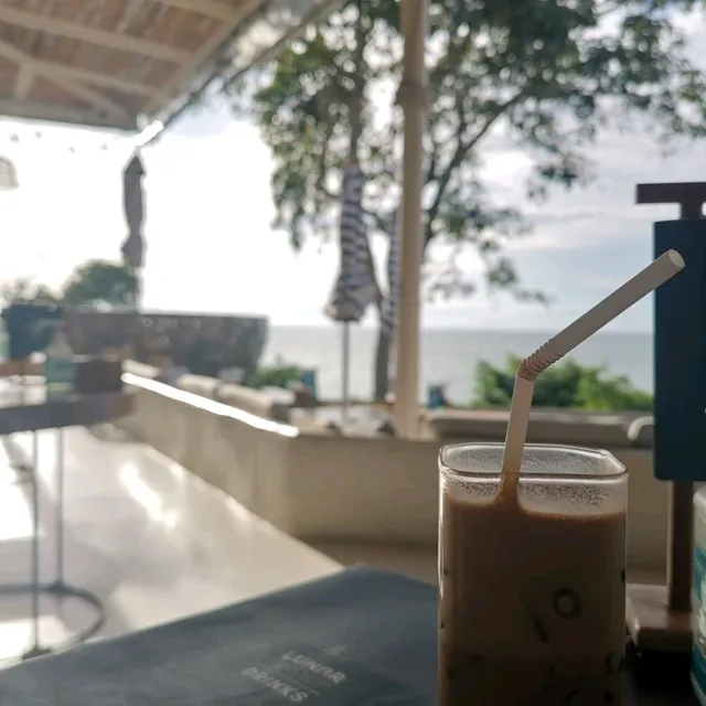 2 ร้าน 2 วิว​ chill ที่เขาพระตำหนัก​