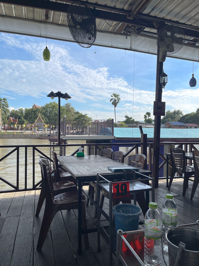 📍 บ้านไม้ริมน้ำ อยุธยา