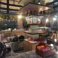 The hub bar & deli